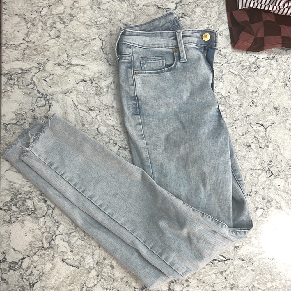 Universal Thread Company washed jeans